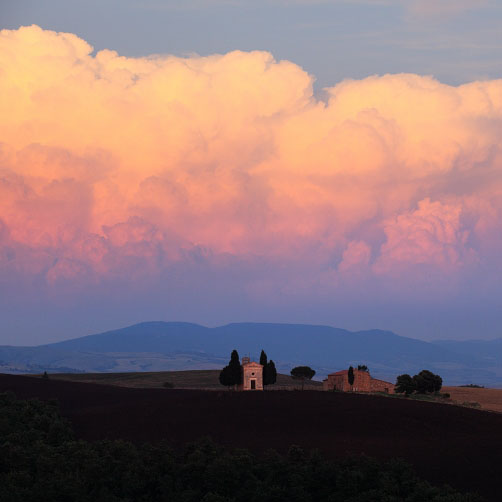 Cappella di Vitaleta a mohutné mraky